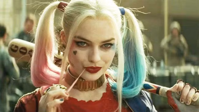 Hình tượng cô nàng xinh đẹp, ngổ ngáo Harley Quinn trong “Biệt đội cảm tử” khiến nhiều mày râu phải liêu xiêu. Margot Robbie – nữ diễn viên thủ vai Harley, được xem là biểu tượng nhan sắc Úc mới tại Hollywood.