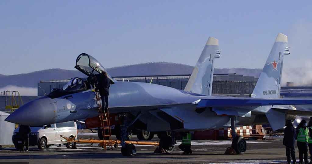 Su-35 có thể đạt tốc độ tối đa 2.500km/h và có tầm bay tối đa là 3.600km mà không sử dụng bình nhiên liệu dự trữ và 4.500km nếu mang theo bình nhiên liệu dự trữ và đạt trần bay 20km. 