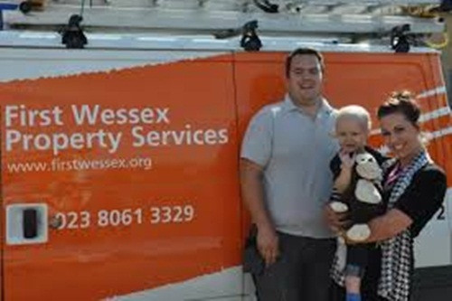 Gia đình bé George vì không có tiền nên đã phải chấp nhận cho con điều trị thử nghiệm, với mong muốn của các bác sỹ là giảm thiểu các tác dụng phụ của hóa trị khi trẻ trưởng thành. Cho đến nay, khi đã 3 tuổi, bé phải trải qua 900 cuộc điều trị với 9 loại hóa trị và 14 đợt truyền máu, 16 đợt gây tê.