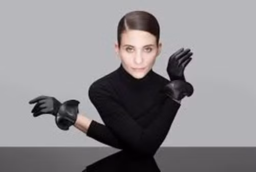 Với găng tay gập ống vừa gọn gàng lại tạo phong cách độc đáo cho bạn. Nếu kết hợp một chiếc áo cùng màu găng nữa thì tuyệt vời.