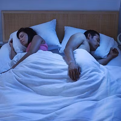 Đi ngủ sớm: Nếu muốn đi tập đều đặn vào các buổi sáng, hãy đi ngủ sớm. Bạn sẽ không thể dậy đúng giờ và tập luyện hết mình nếu ngủ quá muộn hoặc ngủ không đủ giấc. 