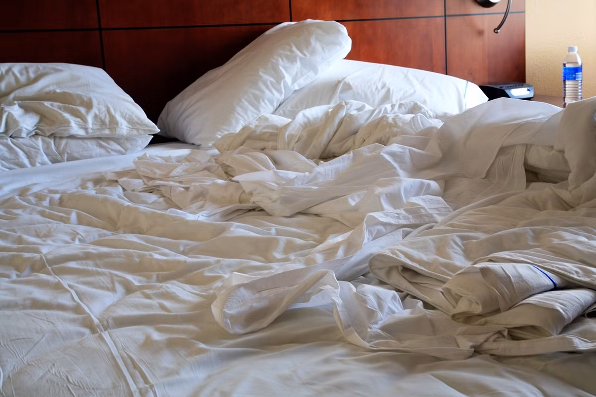 Nó làm cho bạn cởi mở và thông cảm cho nhau hơn. Ví dụ tôi thích những phụ nữ yêu thích thể thao còn Debbie lại thích đến bảo tàng để gặp gỡ những đàn ông”. Ông Tony cho hay.