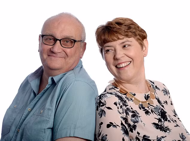 Cặp vợ chồng trung niên, ông Tony Williams (59) và bà Debbie Dowsett (43) ở Lon don cho biết, họ thường xuyên ngủ với người khác để giữ gìn hạnh phúc hôn nhân.