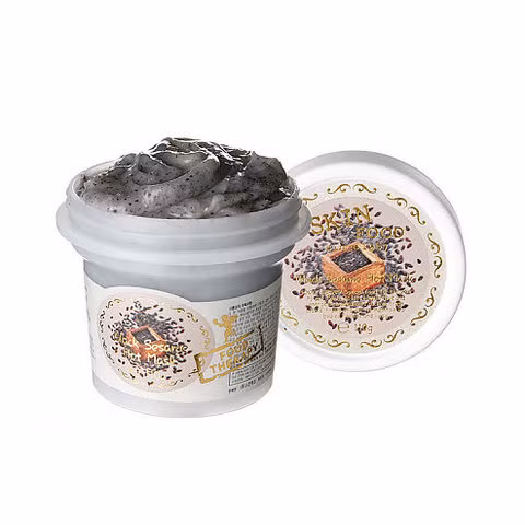 Mặt nạ ấm (warming mask) là dòng mặt nạ sẽ tự động làm ấm lên sau khi thoa lên da ướt khoảng 2 phút. Trong quá trình bạn đắp loại mặt nạ này, nó sẽ kích thích lỗ chân lông nở để tăng dưỡng chất đi vào làm sạch và dưỡng ẩm tận gốc.