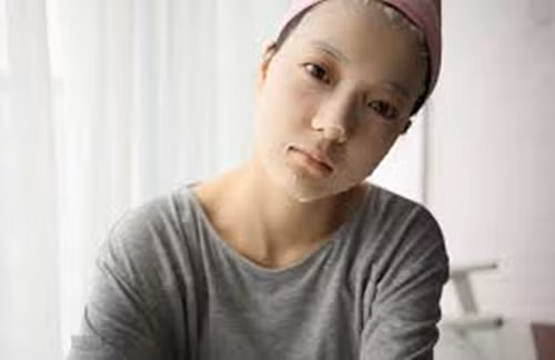 Dòng mặt nạ ủ ấm này ngay từ lúc được giới đã khiến phái đẹp sốt điên đảo. Còn chần chừ gì nữa, hãy sắm ngay cho mình một tuýp mặt nạ làm ấm các quý cô xinh đẹp nhé.