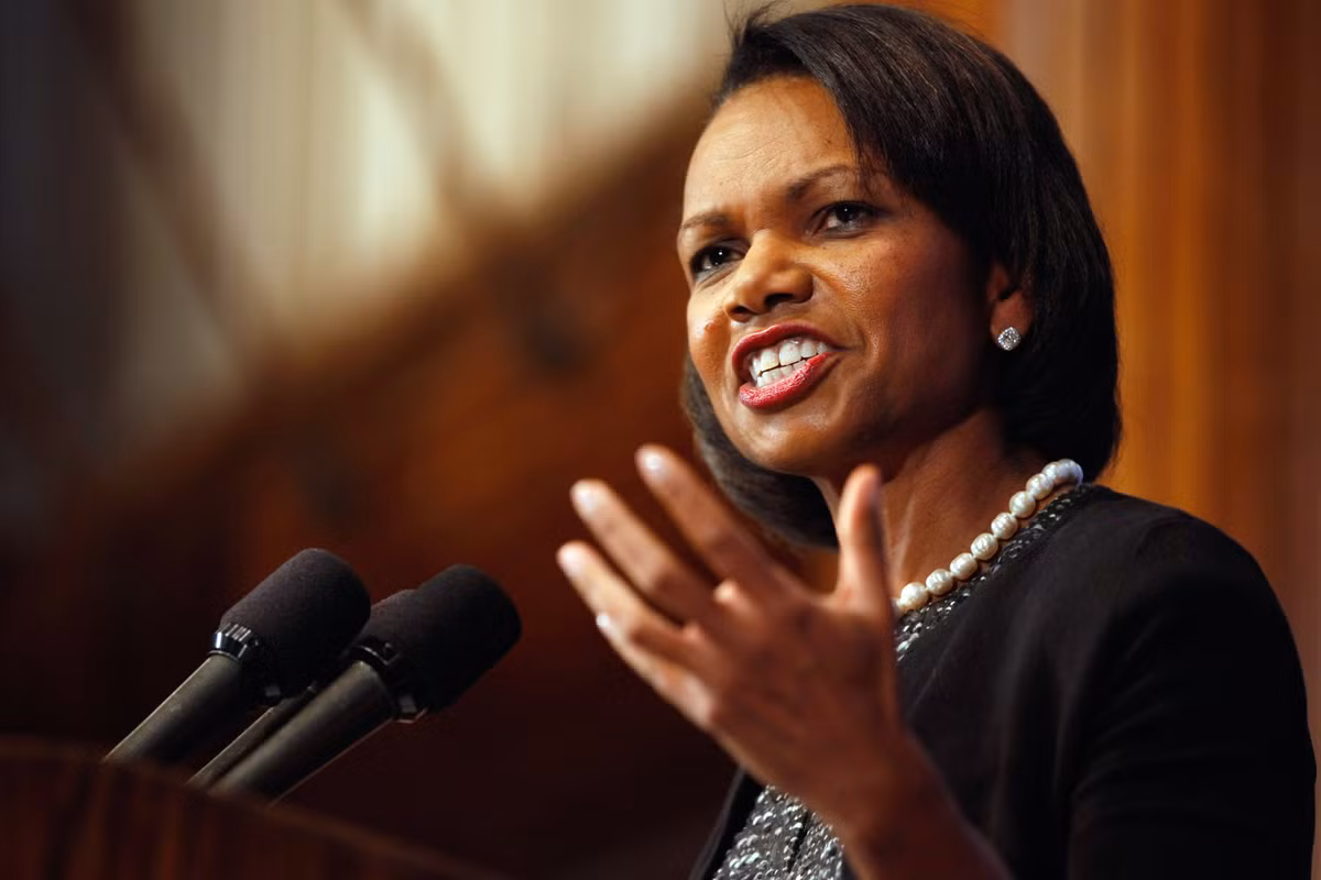 Condoleeza Rice, cựu ngoại trưởng Mỹ: Giống như nhiều người thành công khác, cựu Ngoại trưởng Mỹ cũng thường bắt đầu một ngày mới từ rất sớm. Bà dậy lúc 4h30 sáng và dành ra 40 phút mỗi ngày để tập cardio và đi bộ trên máy. 