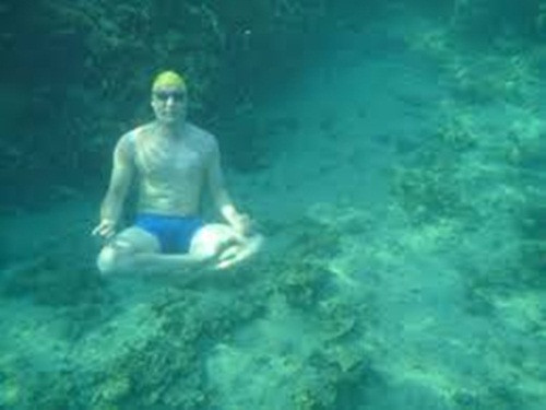 Lớp học yoga kiểu nàychỉ giới hạn khoảng 4 người. Giáo viên chủ nhiệm lớp, cô Vukosavljevic cho hay, với những người có kinh nghiệm về lặn thì có thể đi tối đa dưới 12m nước.