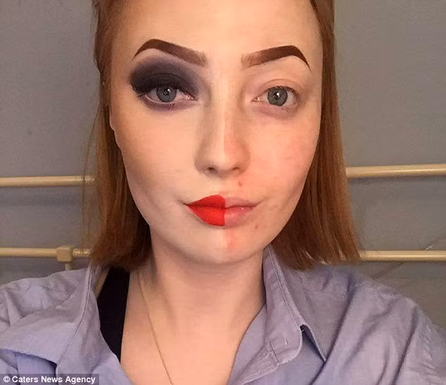 Nhiều bình luận cho rằng, hình ảnh thật xấu xí, kinh tởm vì cô đã lộ bộ mặt thật của mình. Một số ác ý còn cho rằng, làn da khi chưa trang điểm của cô như bị ung thư da. Thậm chí có một người đã bình luận, “chỉ muốn đấm vào mặt cô nếu tỉnh dậy bên cạnh cô”.