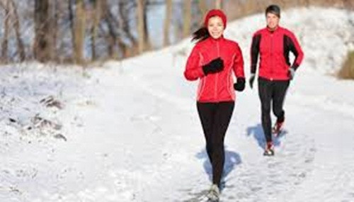 Trường hợp nhẹ có thể tập thể dục ngoài trời khoảng 60 phút, nặng thì nên gặp bác sỹ. Có nhiều liệu pháp điều trị giúp bạn tránh những triệu chứng này vào mùa đông tiếp theo.