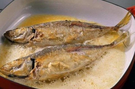 Ảnh hưởng đến phổi và thận. Các chất hóa học có thể được thanh lọc khỏi cơ thể qua phân và nước tiểu. Thế nhưng, nếu bạn nuốt phải than chì, nó có thể không thoát được ra ngoài cơ thể. Nó sẽ bị tụ lại và gây ra các vấn đề liên quan đến phổi và thận.