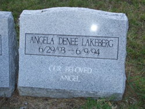 Gia đình muốn phẫu thuật tách rời 2 cháu trên cơ sở chấp nhận hy sinh một người. Angela khỏe hơn nên được chọn giữ lại. Tuy nhiên, 10 tháng sau camổ, cô bé cũng qua đời tại bệnh viện vì không chống lại nổi bệnh cúm.