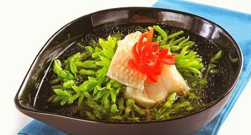 Bạn có thể dùng hoa thiên lý nấu canh với thịt lợn hoặc cá diếc để chữa bệnh ngủ chập chờn không ngon giấc. Với những người bị mất ngủ kinh niên, dùng hoa thiên lý nấu với lá vông ăn khoảng 4-7 ngày sẽ không còn tình trạng mất ngủ nữa.