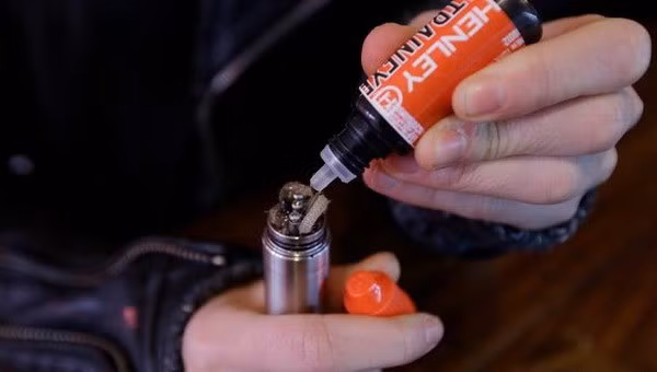 Nặng hơn như trường hợp người đàn ông ở thị trấn Wallasey, thuộc hạt Merseyside, vùng Tây Bắc nước Anh đã tử vong sau khi điếu thuốc lá điện tử ông đang dùng bỗng phát nổ và gây cháy một bình ô xy trong nhà.