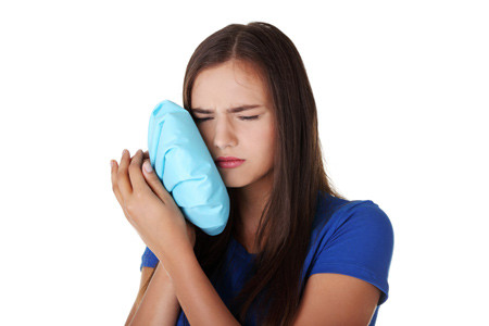 Đau răng. Răng của chúng ta liên kết chặt chẽ với cơ thể hơn bạn nghĩ. Đừng bao giờ bỏ qua bất cứ cơn đau răng nào. Bất kỳ nhiễm trùng hoặc áp xe răng cũng liên quan đến một phần nào đó của cơ thể.