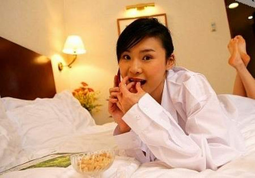 Những người thường xuyên uống nước trái cây ngọt sẽ có nguy cơ cao bị ung thư tuyến tụy. Tốt nhất là nên ăn trái cây cắt lát, sẽ hạn chế được lượng đường và tận dụng được chất xơ của nó.