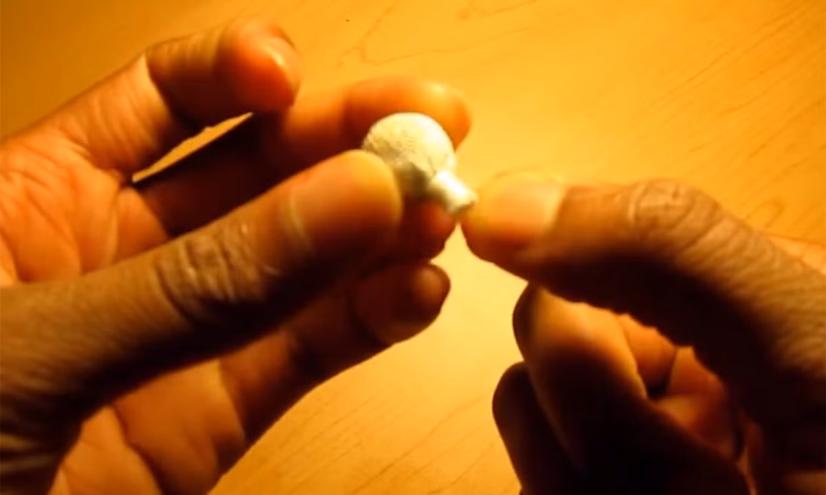 Viên thảo dược này được bán đầy rẫy trực tuyến, 1 gói có giá từ 52-335 Bảng Anh (1,7-11 triệu), có thể dùng được trong 2 tháng.