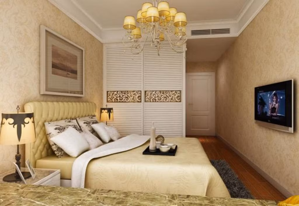 Nếu đầu giường quay về hướng Nam dễ khiến tâm trạng hưng phấn, dễ gây mất ngủ. Nên dùng chăn ga hoặc gối màu vàng giúp bạn an thần, giảm triệu chứng mất ngủ. Không nên dùng màu nhạt hoặc màu tím đinh hương vì hai gam màu này có tác dụng kích thích mạnh. 