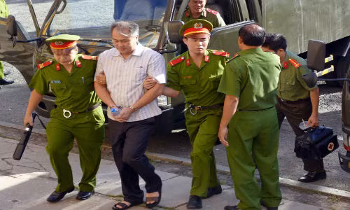 Nhan vien cua Pham Cong Danh thua nhan viet them vao chung tu