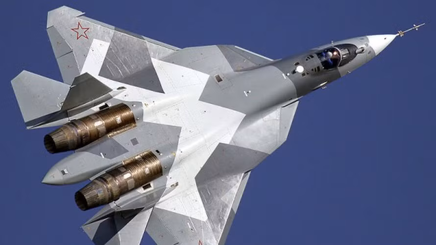 Hiện tại có 13 nguyên mẫu Sukhoi T-50 của tiêm kích tàng hình Su-57 đã được chế tạo, 10 trong số chúng được sử dụng cho các bài kiểm tra bay và 3 phục vụ cho việc thử nghiệm mặt đất.