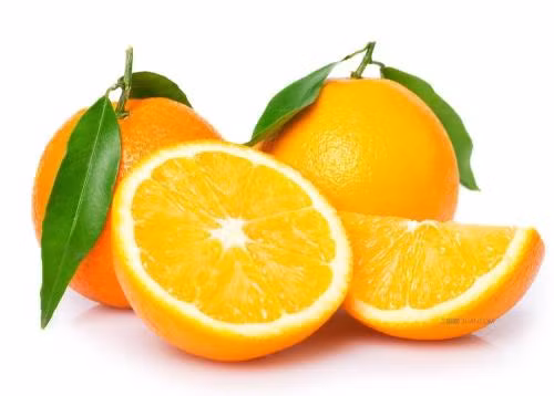 Chỉ được dùng vỏ cam để chế biến nước uống khi biết rõ đó là cam sạch, đảm bảo vỏ không dư lượng thuốc bảo vệ thực vật hoặc các chất hóa học tẩm ướp độc hại nếu không sẽ rước họa vào thân. Ảnh: Sohu.