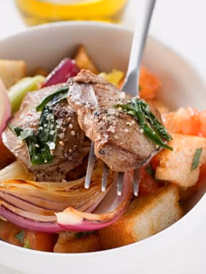 Gan động vật: có chứa chất sắt, nhiều dinh dưỡng, có tác dụng bổ máu, tốt cho sức khỏe nhưng lại chứa hàm lượng cholesterol cao nhất trong các loại thịt động vật, nên cân nhắc trước khi ăn. Ảnh: 39.