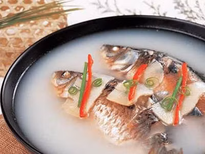 Tại Việt Nam, món canh cá chép hiện nay thường được các bà bầu tin dùng. Bởi cá chép giàu protein lành mạnh, dễ tiêu hóa, dễ hấp thu, tốt cho gan, thận, tim mạch. Ăn cá chép thường xuyên có thể tăng cường sức đề kháng bệnh chống được các bệnh viêm gan, viêm thận, cao huyết áp, bệnh tim, viêm phế quản mãn tính.