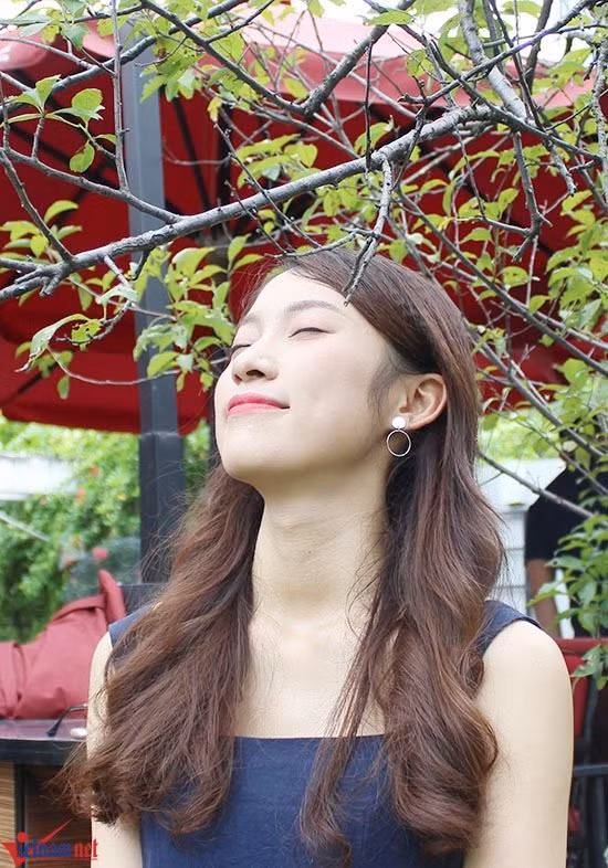 Có hoài bão lớn, cá tính mạnh mẽ, nhưng Khánh Vy vẫn là cô thiếu nữ trẻ vô tư, dễ mến.