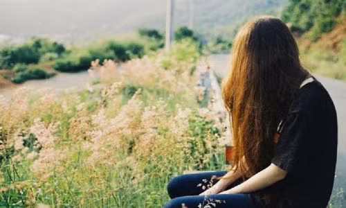 Gai xinh tra tay vao cong vi “tap” lam tu ba