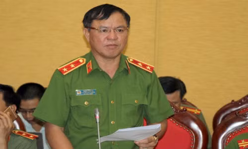 Vu 2 tu tu tron trai: Dinh chi 13 can bo, chien si