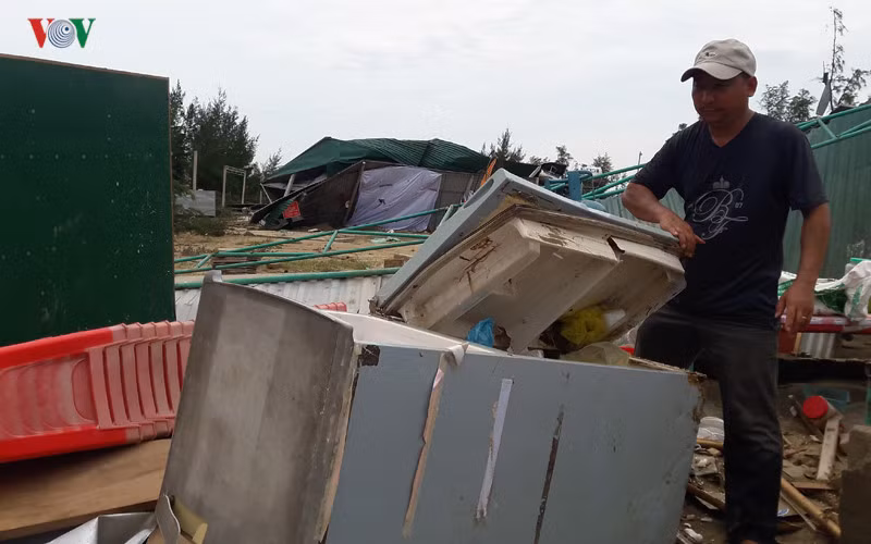 Những gì còn lại của một ki ốt kinh doanh sầm uất trước đó.