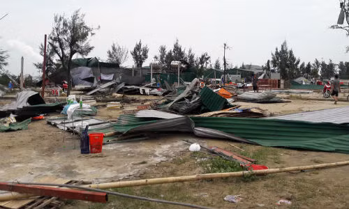 Anh: Cua Lo cang minh khac phuc “tan tich” cua bao so 10