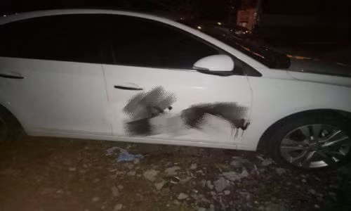 Hang loat xe o to bi xit son den trong dem o Quang Ninh