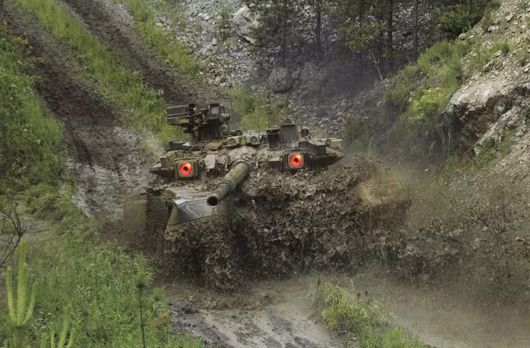 Nhìn chung, xe tăng T-90 được các chuyên gia quân sự thế giới đánh giá rất cao ở hỏa lực, độ cơ động, độ tin cậy. Đó thực sự là con quái vật nguy hiểm trên chiến trường.