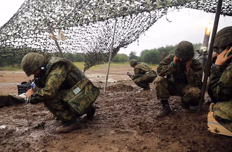 Khai hỏa súng cối.