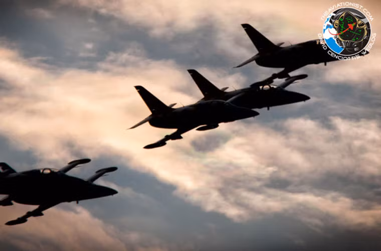 Đương nhiên, triển lãm cũng có sự xuất hiện dàn máy bay hiện đại thế giới phương Tây với đủ sắc màu.