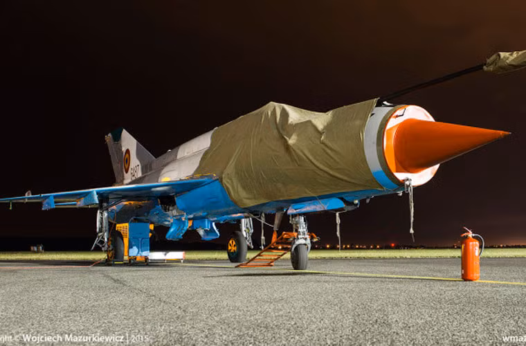 Đây có lẽ là xuất hiện hiếm hoi của chiến đấu cơ MiG-21 huyền thoại tại một cuộc triển lãm hàng không máy bay hiện đại.