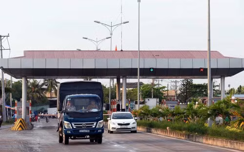 Dự án xây dựng đường nối từ đường Nguyễn Duy Trinh vào Khu công nghiệp Phú Hữu, quận 9, TP HCM được thực hiện theo hình thức BOT do Công ty Cổ phần Xi măng Hà Tiên chủ đầu tư, với tổng mức đầu tư là 461 tỷ đồng, trong đó, vốn chủ sở hữu là hơn 69 tỷ đồng (15%), vốn vay 392 tỷ đồng (85%). Ảnh: Vneconomy.