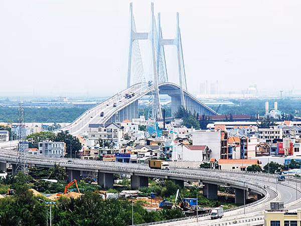Đây là nhánh đường kết nối, có vai trò quan trọng, các phương tiện qua cầu Phú Mỹ từ đường kết nối này sẽ ra đường Nguyễn Văn Linh, đi thẳng ra quốc lộ 1A và ngược lại. Ảnh: Zing.