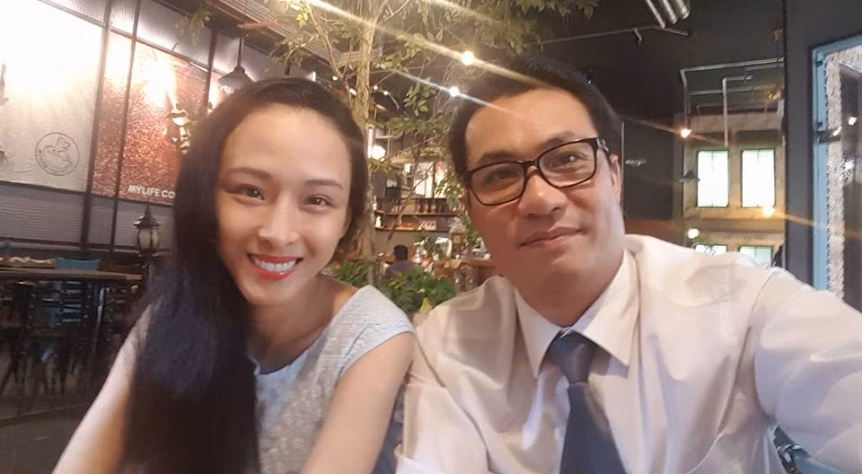 Trong số những lần hiếm hoi xuất hiện, người ta luôn thấy Phương Nga trang điểm nhẹ nhàng, chăm chút vẻ bề ngoài. Ảnh đăng trên FB luật sư Nguyễn Văn Quynh (người bào chữa cho bị cáo Phương Nga).