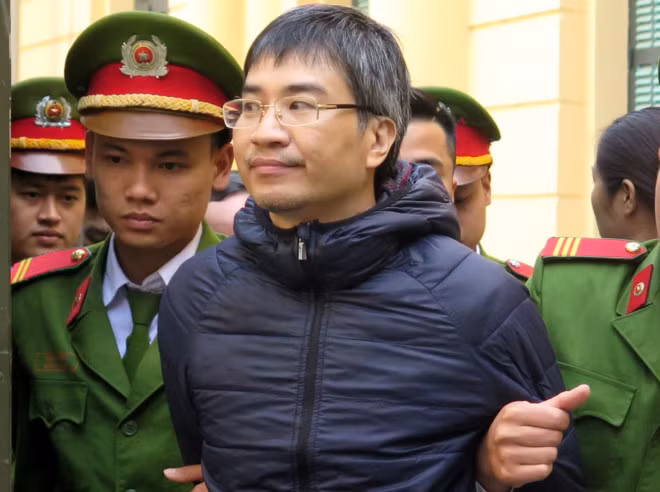 Trước đó, trong ngày đầu tiên phiên xử phúc thẩm Giang Kim Đạt và đồng phạm tội tham ô tài sản, nhiều chi tiết bất ngờ, nổi bật đã gây sự chú ý của dư luận. Ảnh: Zing.