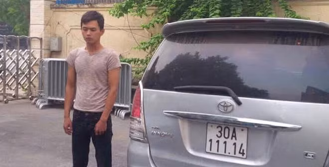 Trộm xe ô tô ở Tuyên Quang, gã thanh niên lái xe xuống Hà Nội tiêu thụ thì 2 lần gặp Công an và bị tóm gọn sau đó cùng tang vật. Sau khi trộm xe ở Tuyên Quang, Tấn lái xe về Hà Nội và vượt đèn đỏ nên bị CSGT lập biên bản tạm giữ đăng ký và đăng kiểm xe.