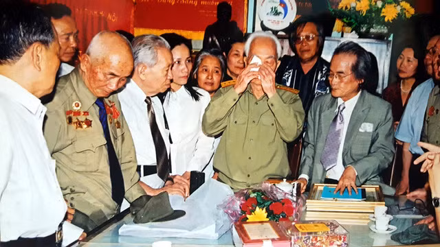 Bua com voi hai qua trung cua vo chong Tuong Giap-Hinh-12