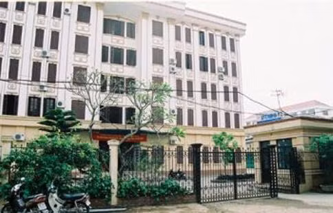 Sự việc chỉ vỡ lở khi một số cán bộ được tuyển dụng vào làm việc dưới thời ông Bình bị chậm nhận lương, phụ cấp, một số bị “cò” xin việc lấy tiền nhưng không có việc làm nên bức xúc gửi đơn đến cơ quan chức năng đề nghị can thiệp. Ảnh minh họa (nguồn: Công lý).