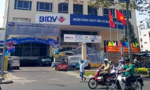 Diem danh cac sep lon cua BIDV vuong vong lao ly