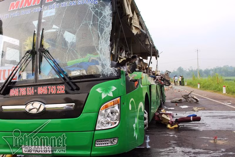 Hien truong tai nan xe khach khien 5 nguoi chet o Binh Dinh-Hinh-6
