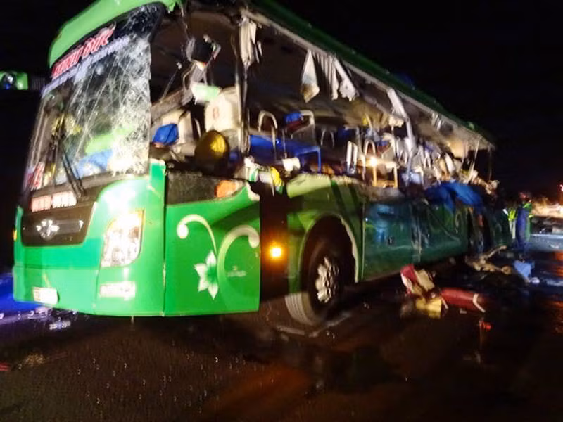 Hien truong tai nan xe khach khien 5 nguoi chet o Binh Dinh-Hinh-4