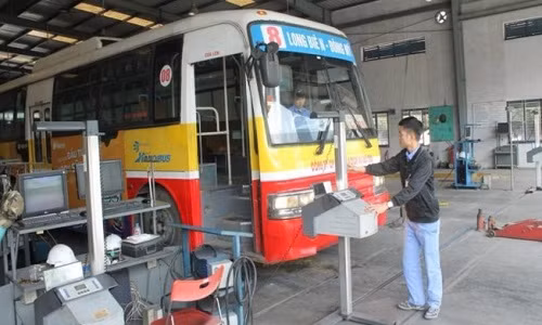 Ky luat hang loat dang kiem vien "cho qua" xe cu nat