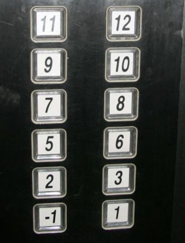 Theo List25, nhiều người Hàn Quốc bị ám ảnh và sợ số 4. Tại bệnh viện và các tòa nhà công cộng thường không ghi tầng số 4. Một số tòa nhà sử dụng ký tự “F” thay cho tầng số 4. Ảnh: L25.