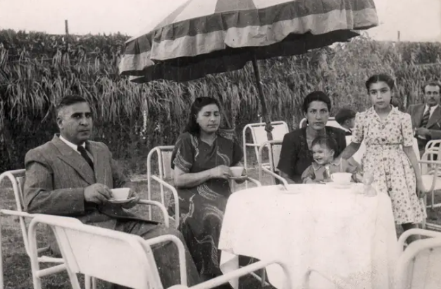 Các cơ hội giáo dục được mở rộng đáng kể. Trang phục và chuẩn mực phương Tây cũng ăn sâu vào bộ phận lớn dân số Iran.