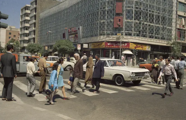 Tehran tài trợ cho chương trình du học châu Âu dành cho người Iran, và các trường học và phòng khám được xây dựng trên khắp vùng nông thôn Iran để chăm sóc trẻ em nghèo.